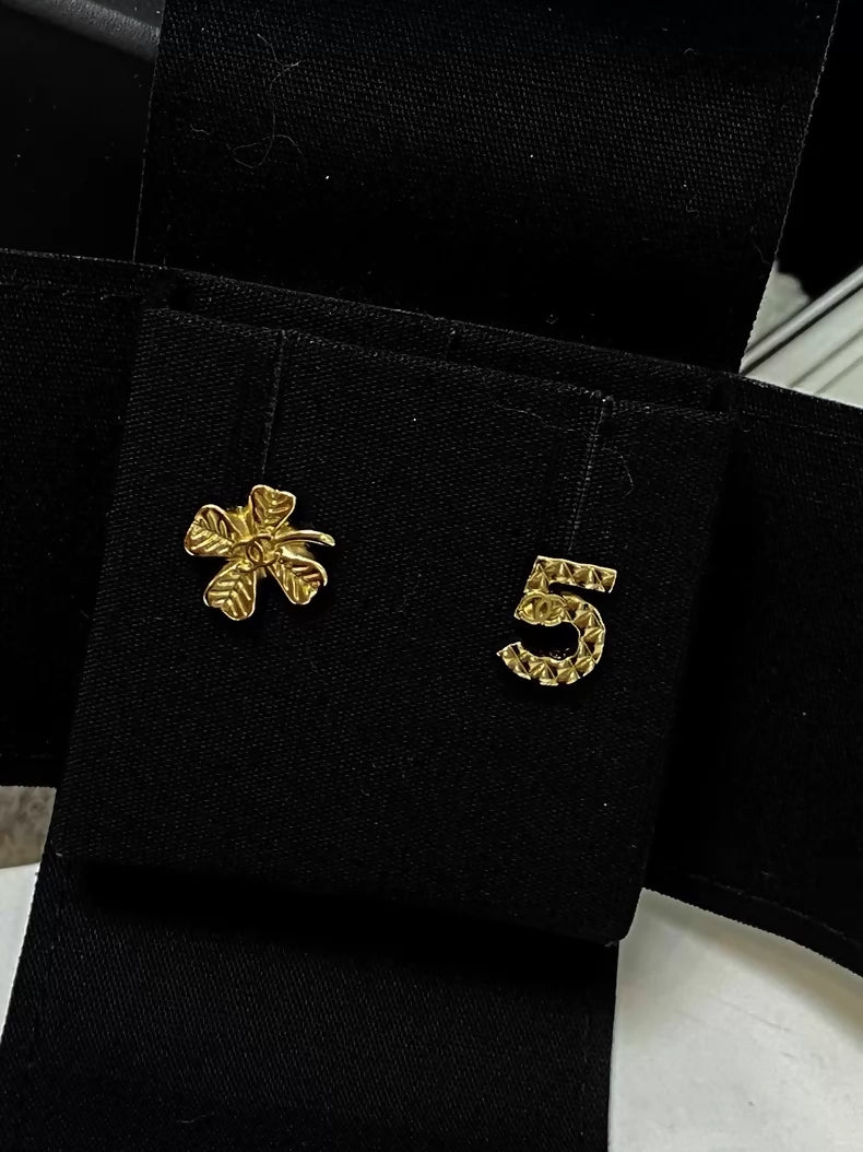 Chanel clucky charm n5 gold stud earrings