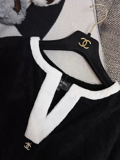 Chanel 23M black and white top
