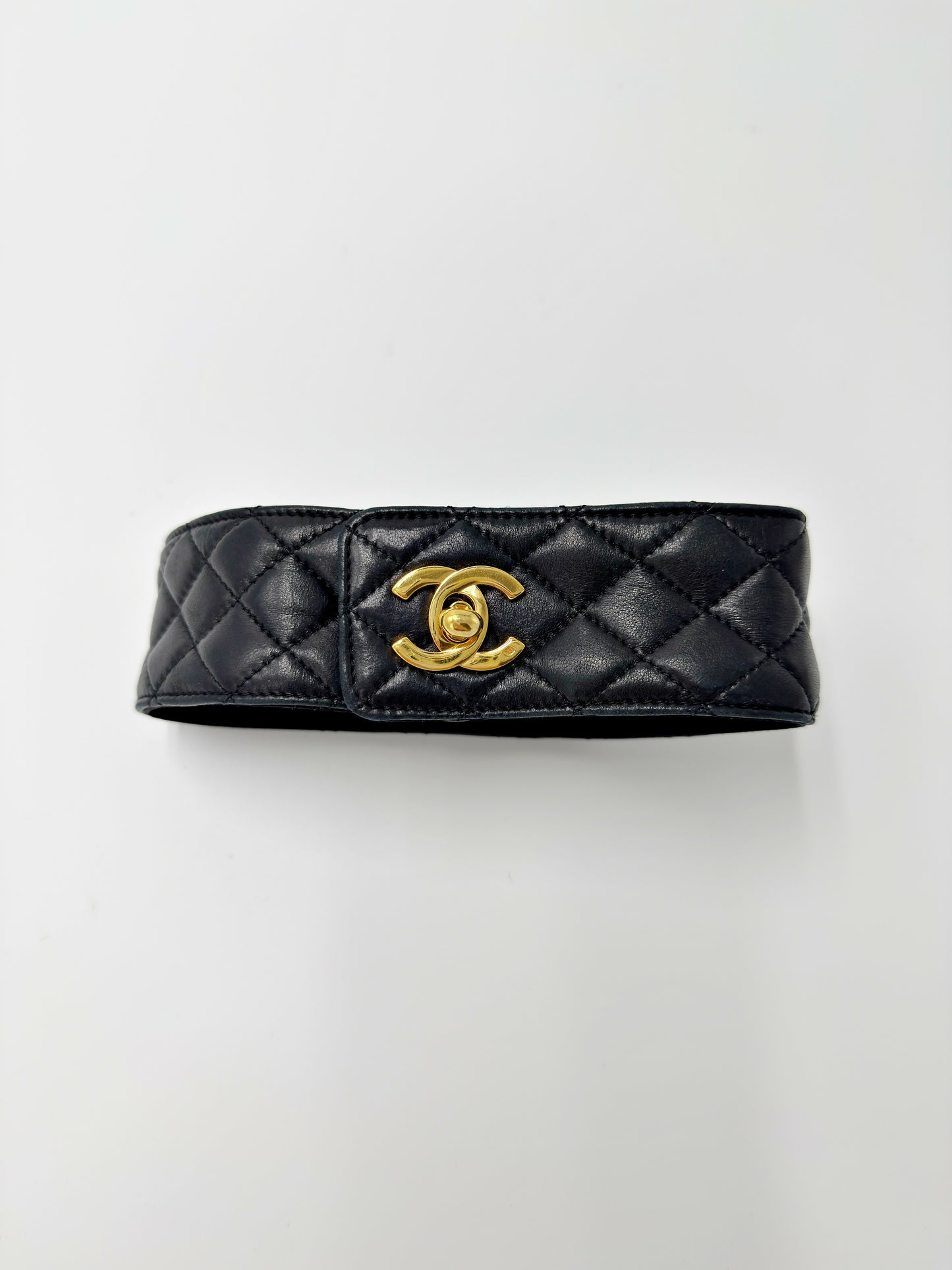 Chanel 1992 Vintage Black Leather Turnlock Choker