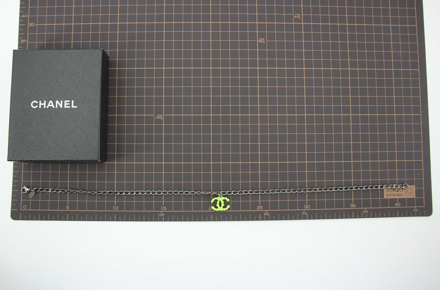 Chanel Vintage 04A Resin Fluorescent Green CC Grey Chain Necklace