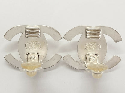 Chanel Vintage 96A Silver Latch Coco Mark Clip-on Earrings