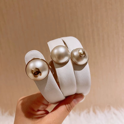 Chanel white double-C pearl belt