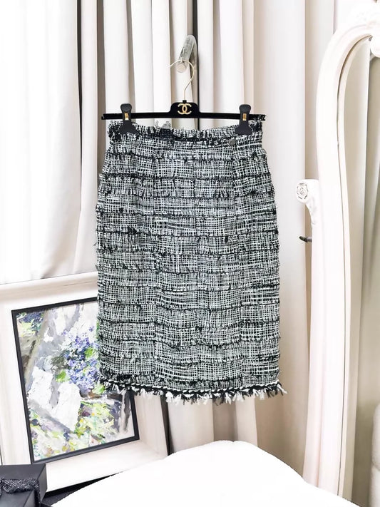 Chanel 2011 black and white feather tweed skirt