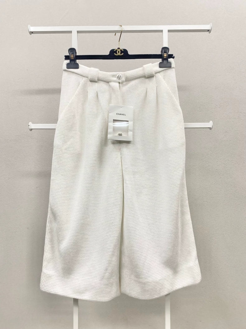 CHANEL 21C White Waffle Wide-Leg Capri Pants