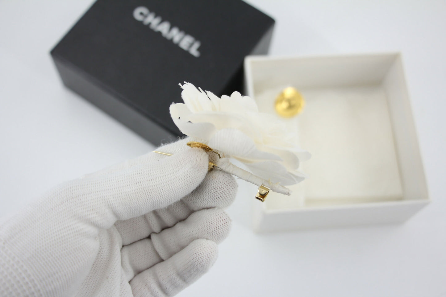 Chanel Vintage 81-85 Fabric White Camellia Brooch