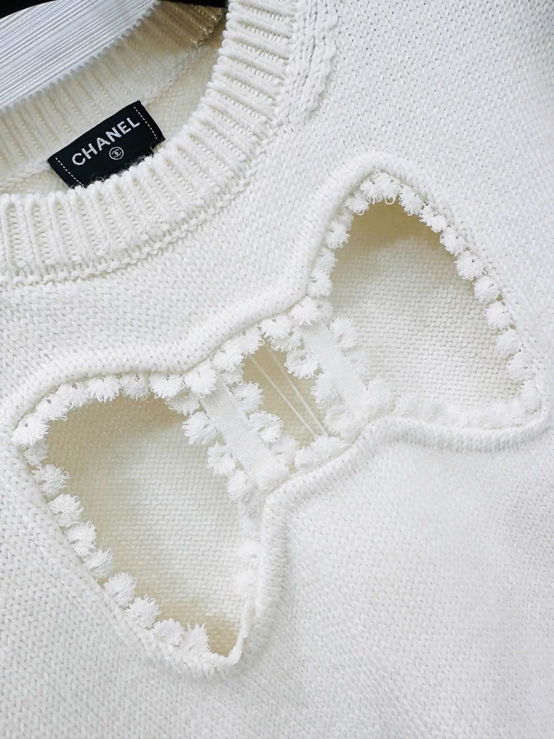 Chanel 25K white bow knit sweater