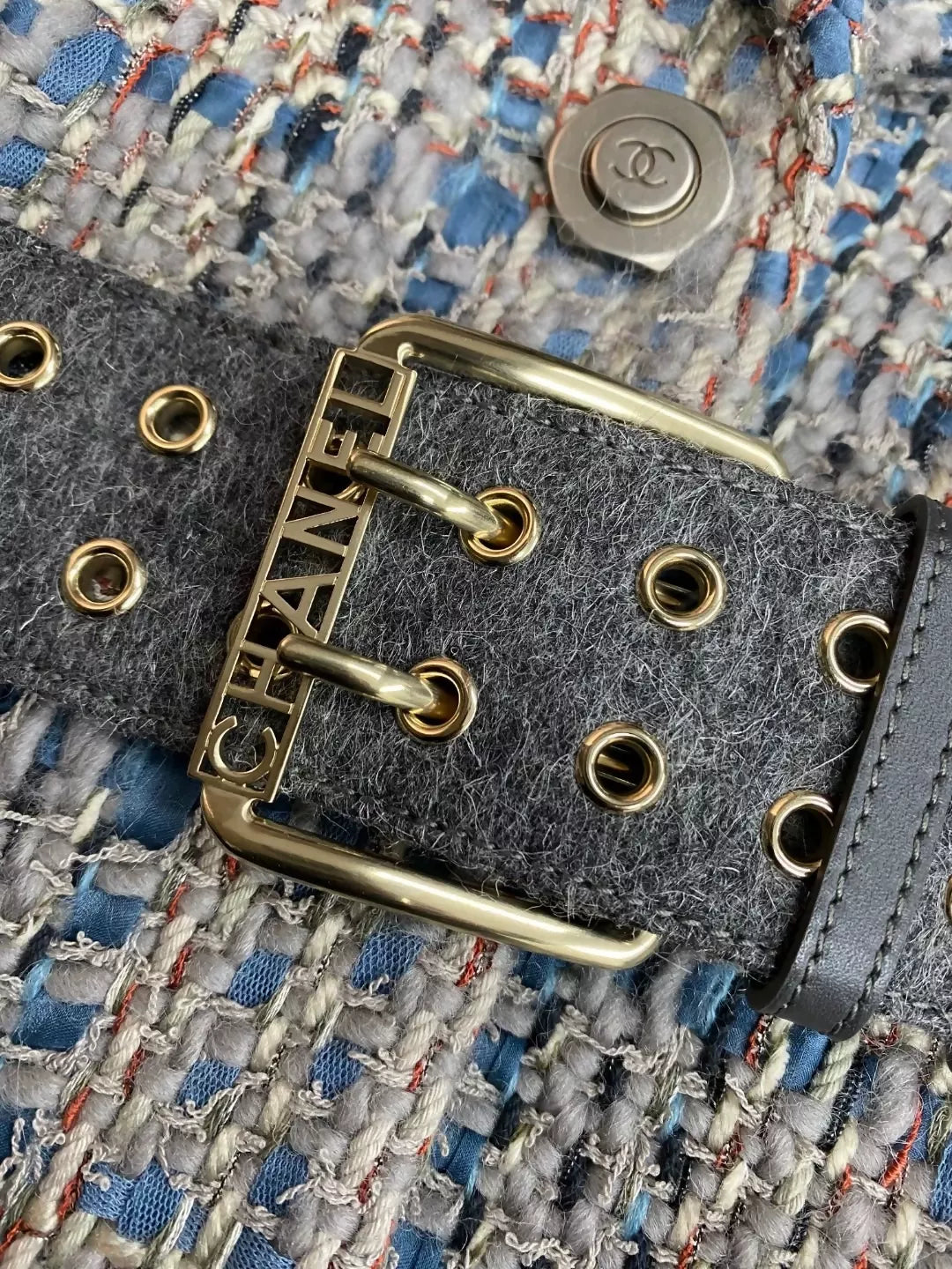 Chanel 18A Gray tweed cape coat