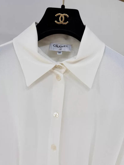 Chanel 25B silk shirt with mother-of-pearl buttons