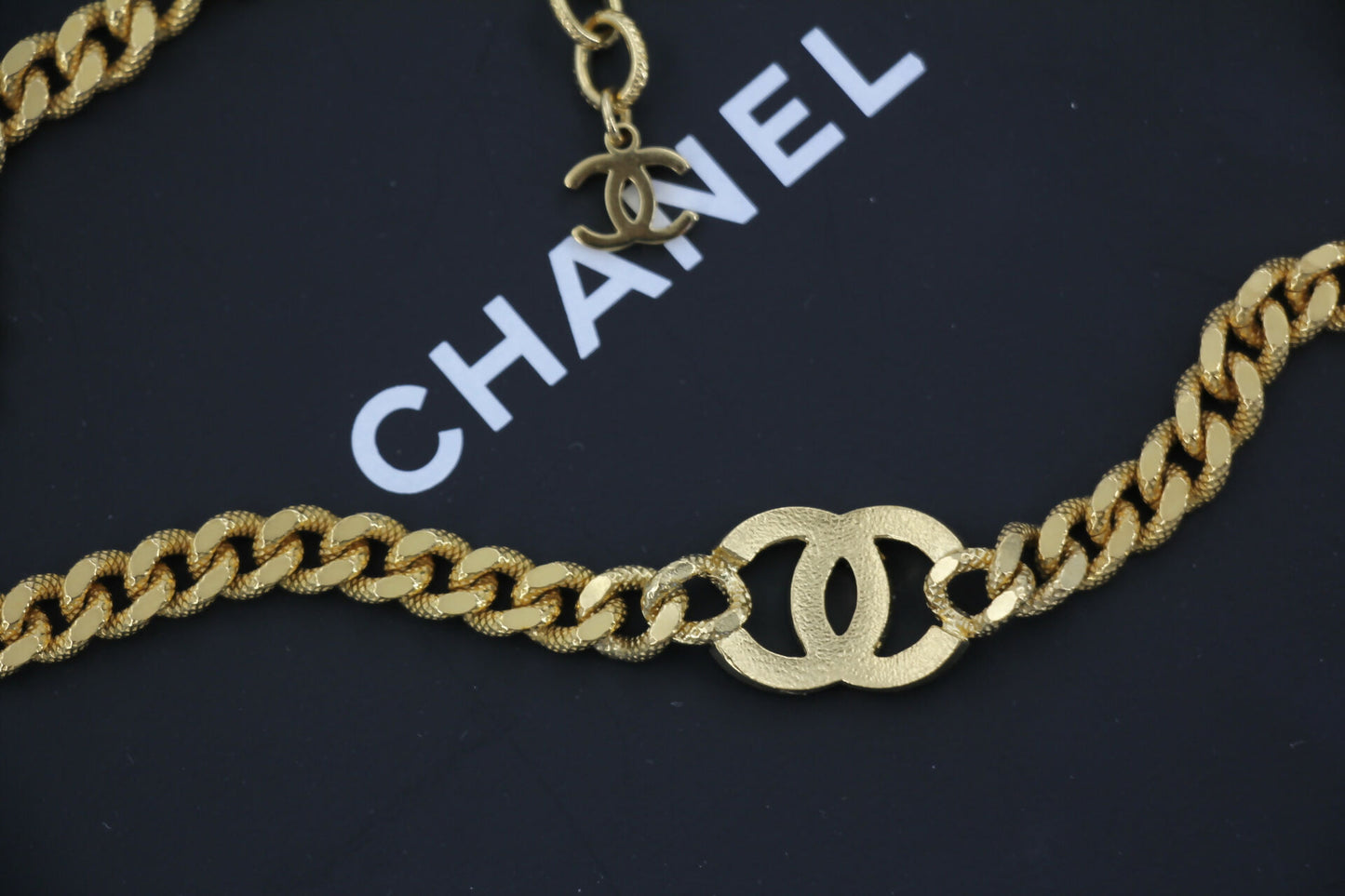 Chanel F22A Metal Rhinestone CC Gold Chunky Chain Short Necklace