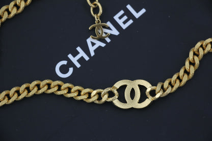 Chanel F22A Metal Rhinestone CC Gold Chunky Chain Short Necklace