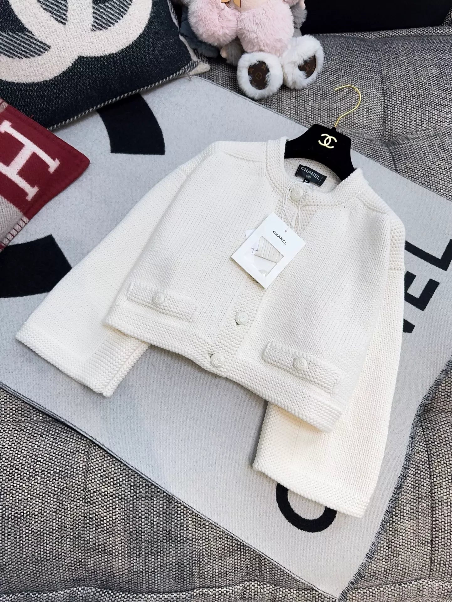 Chanel 25A ecru knitted cardigan
