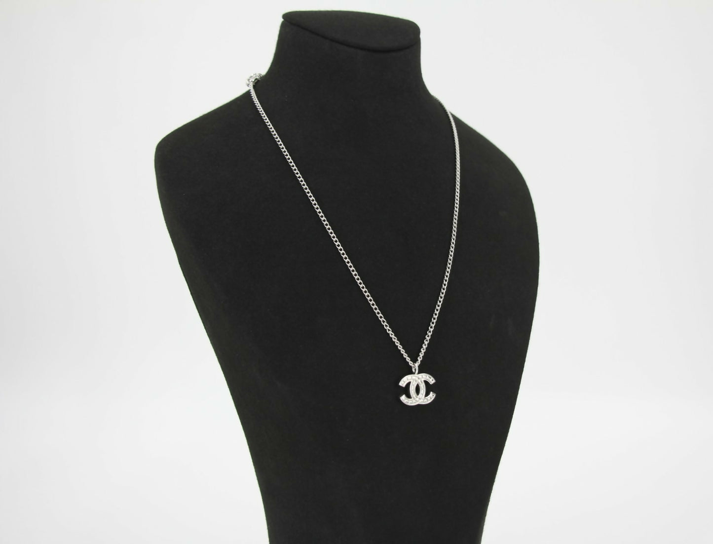Chanel Vintage 07V Metal Quilted Silver CC Necklace