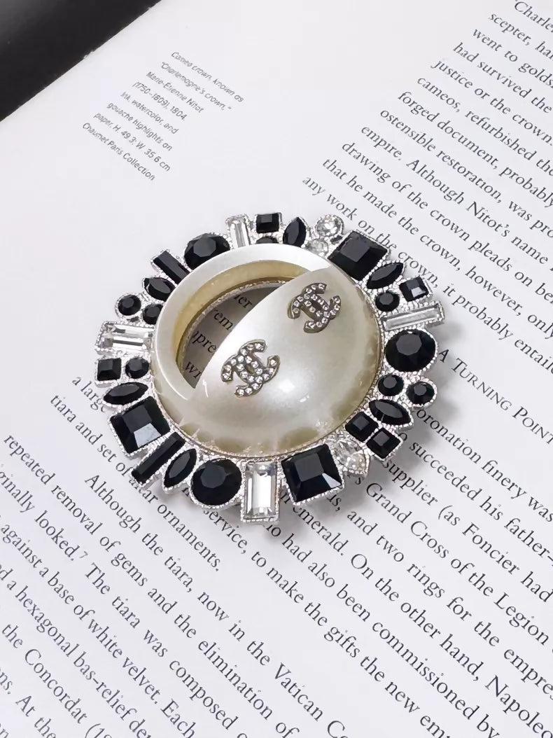 Chanel 16K black and white double C sunflower brooch