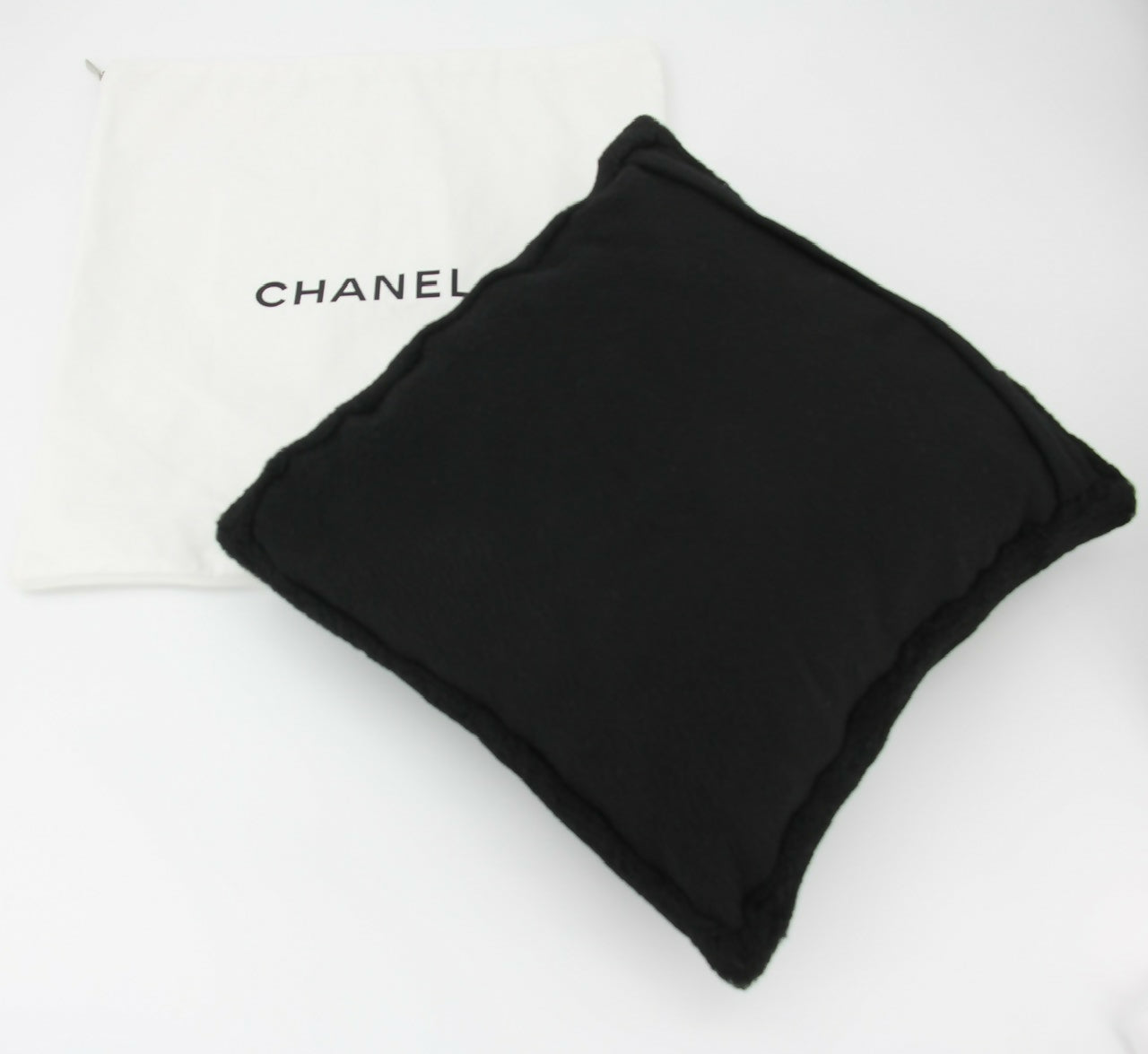 【超稀少】CHANEL COCO MARK 17B CUSHION Chanel Coco Mark Cotton Cashmere Black Pillow Cushion – Wararni.com