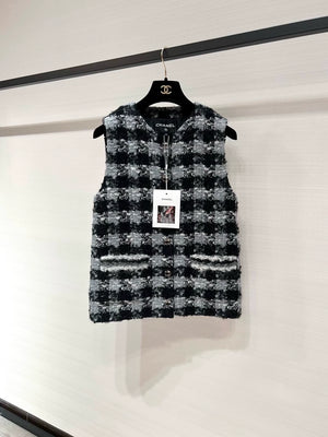 Chanel 25N gray and black tweed vest