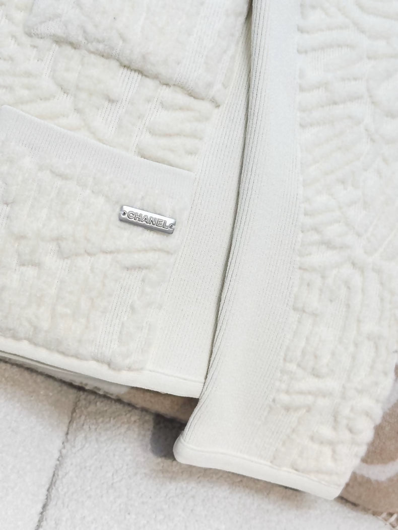 Chanel 21N Coco neige ecru jacket