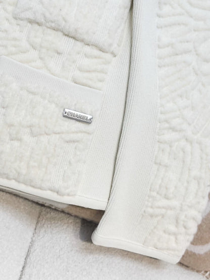 Chanel 21N Coco neige ecru jacket