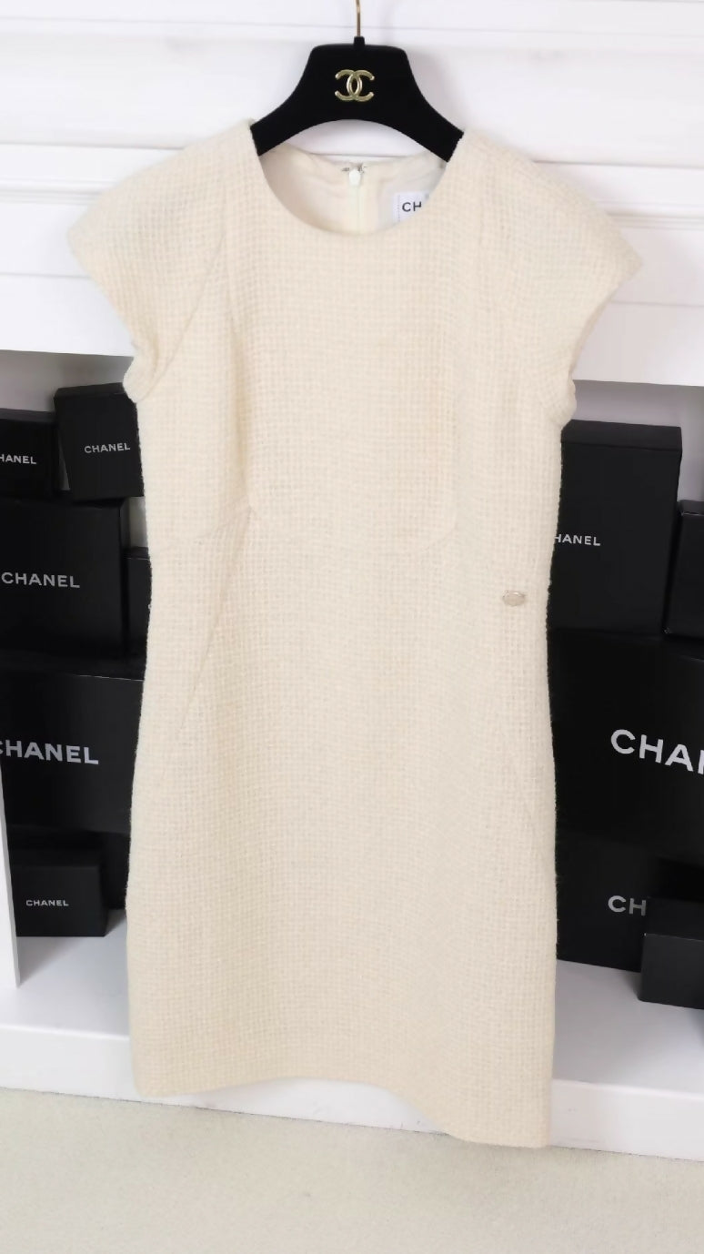 Chanel 2018 ecru Dress
