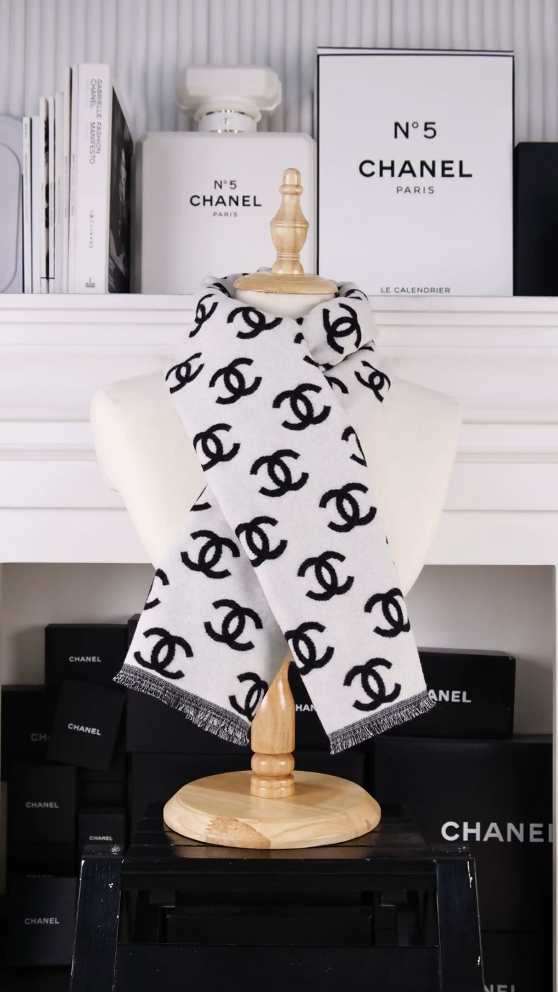 Chanel 25V black and white double-sided CC logo full-print cashmere scarf