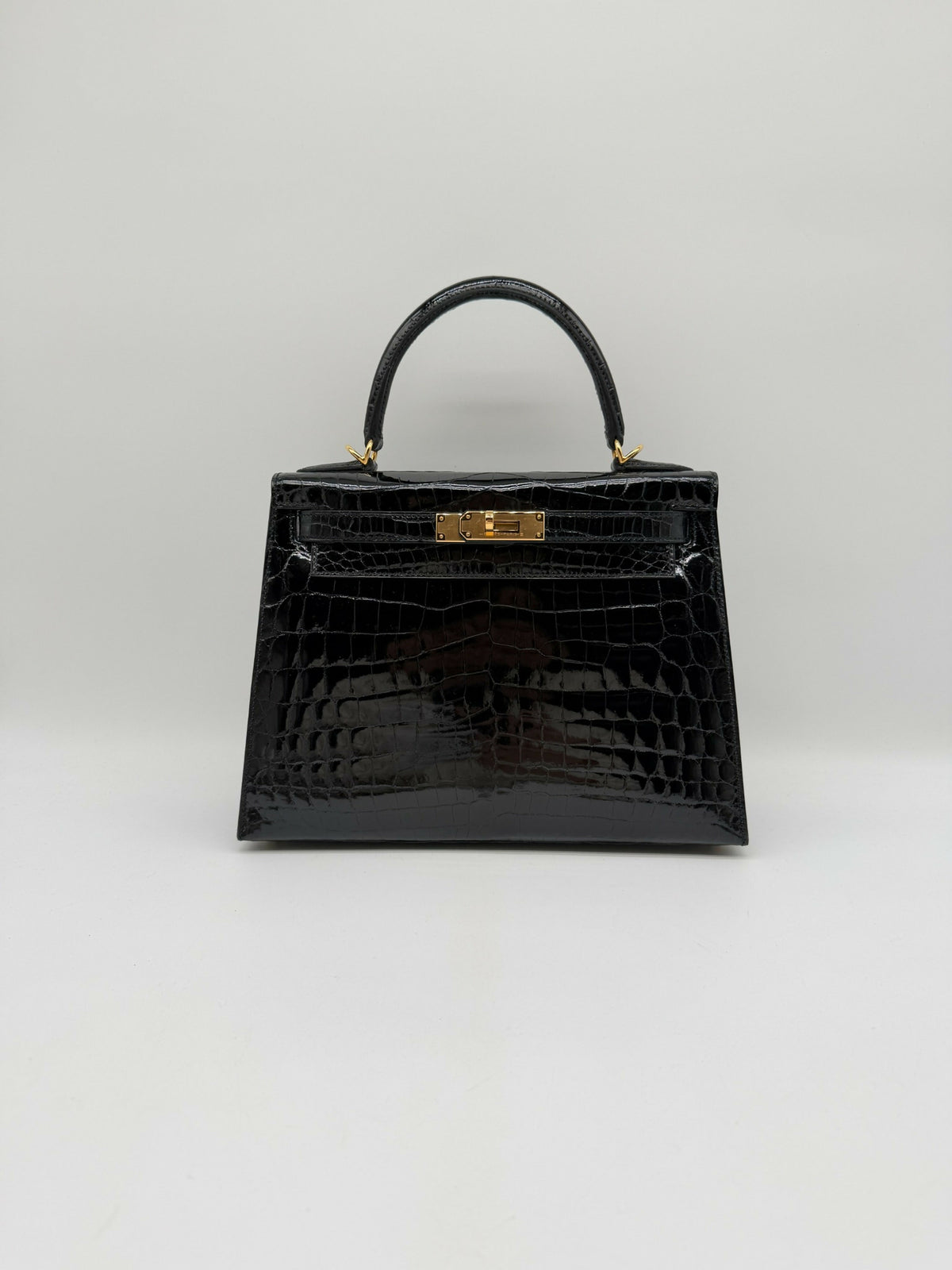 Hermès Kelly 28 Noir Shiny Crocodile Niloticus Lisse Gold Hardware, Stamp W (2025)