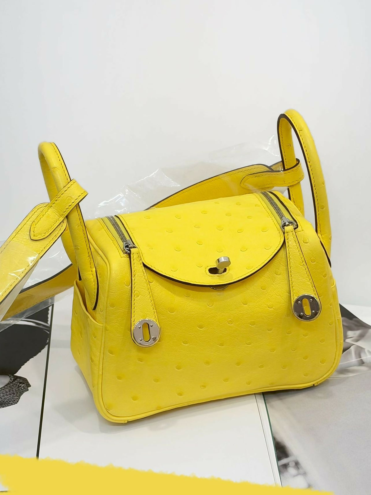 Hermès Mini Lindy Jaune Soufre / Candy Yellow Leather with Hardware