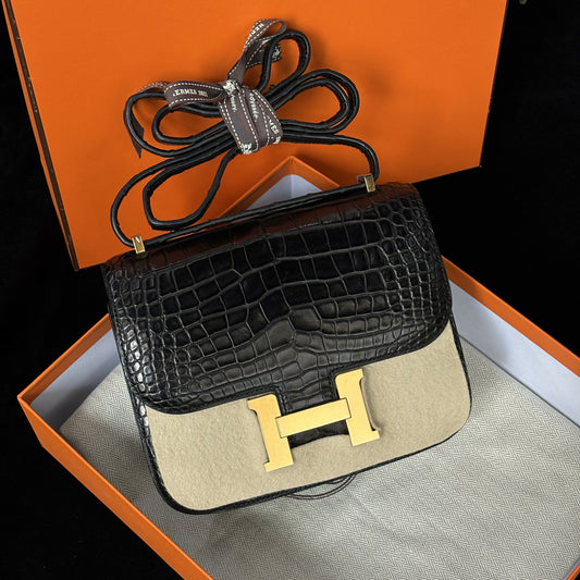 Hermès Constance 19 Noir Matte Alligator with Gold Hardware