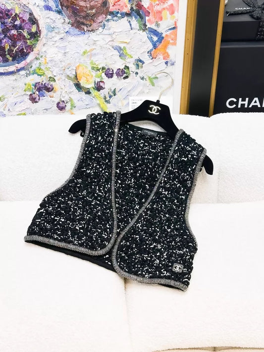Chanel 25P black and white vest