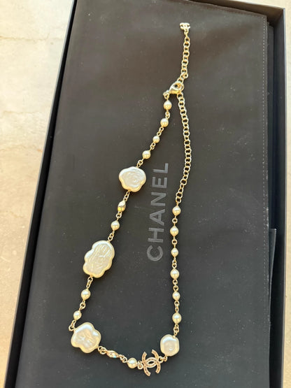 Chanel 25A camellia pearl necklace