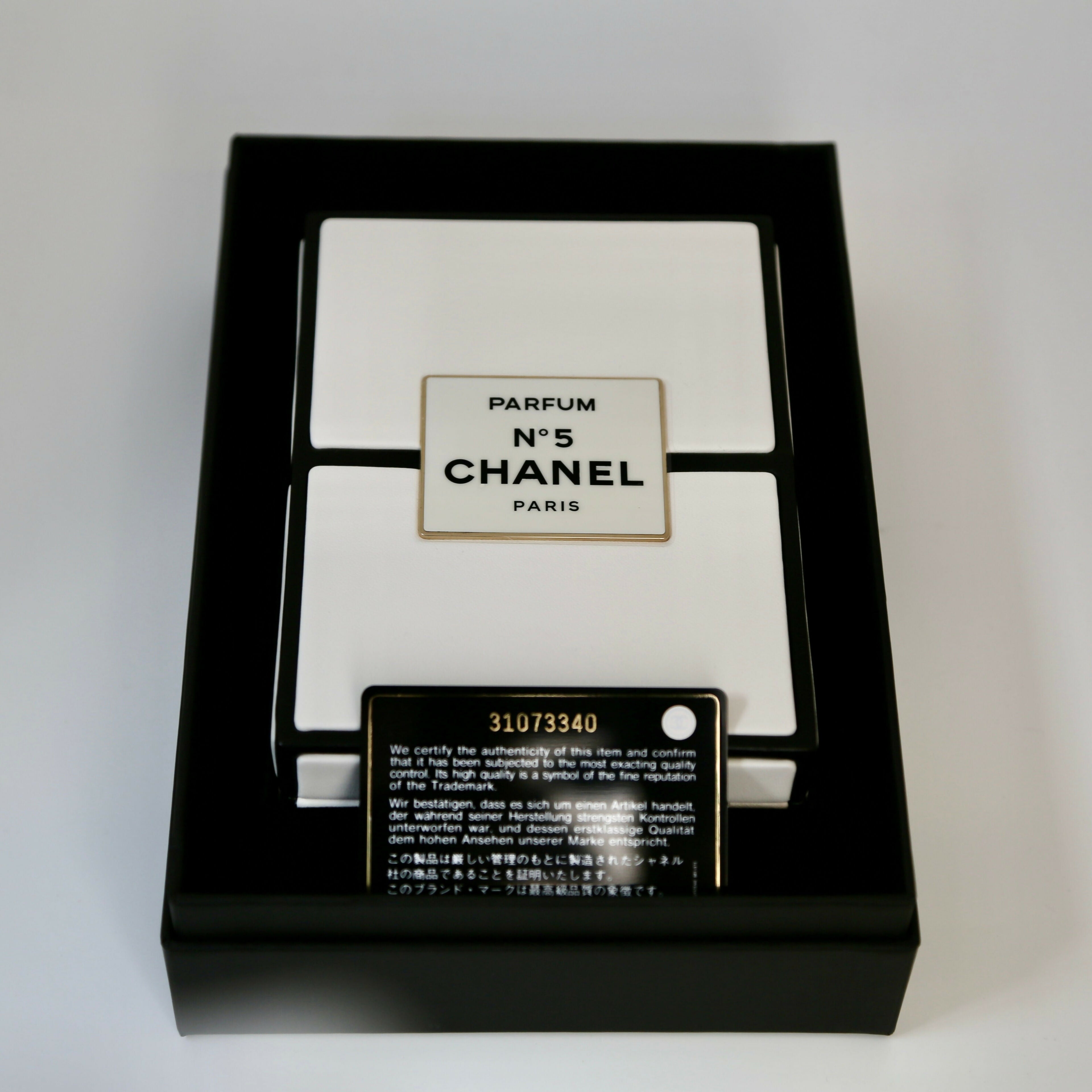 Chanel No.5 Perfume Box Minaudière Clutch Bag 2021 – Wararni.com