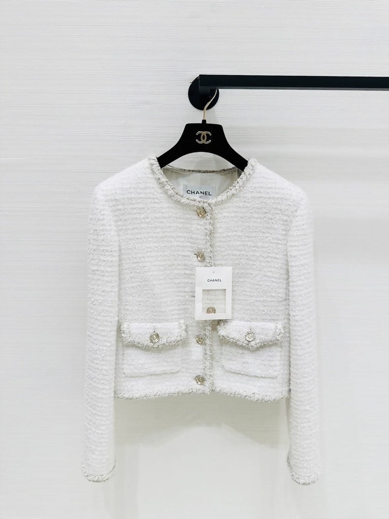 Chanel 25A Métiers d'Art white tweed jacket