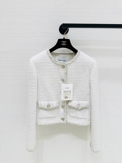 Chanel 25A Métiers d'Art white tweed jacket