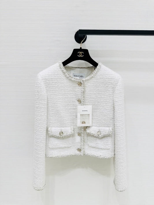Chanel 25A Métiers d'Art white tweed jacket