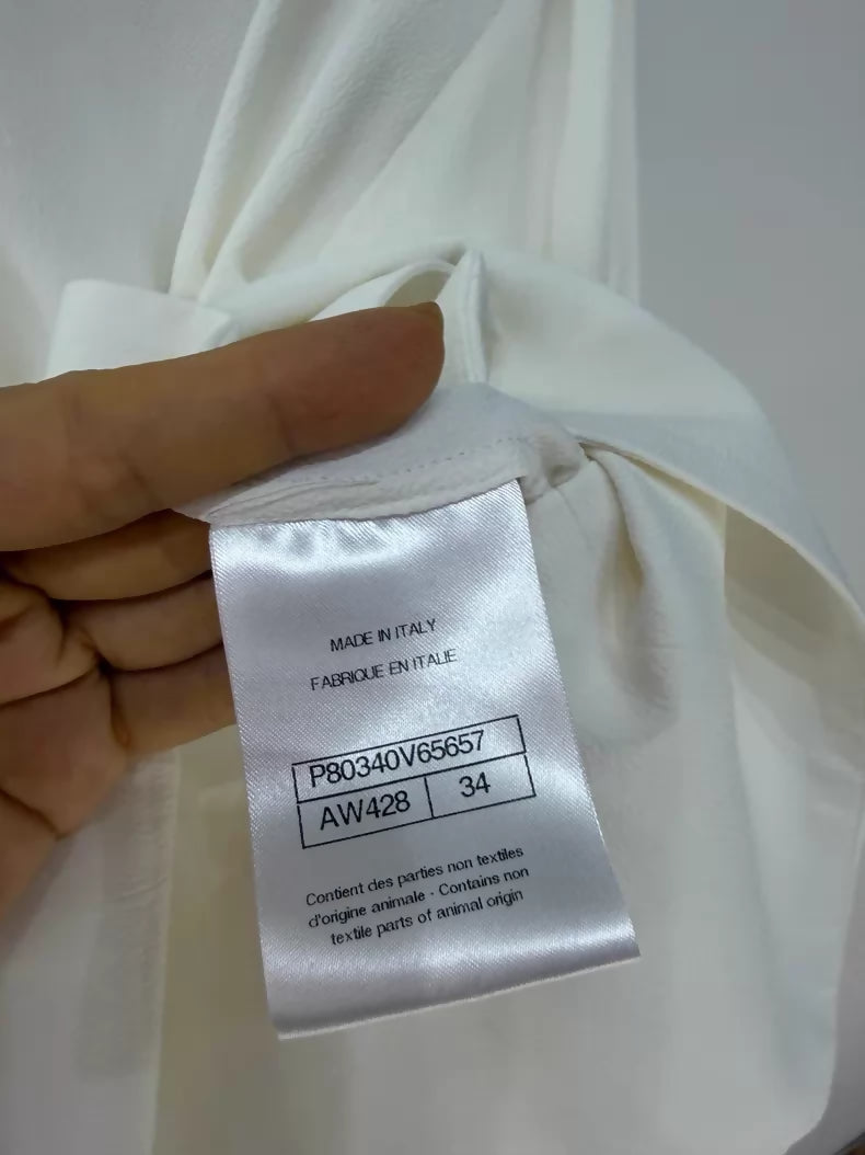 Chanel 25B silk shirt with mother-of-pearl buttons