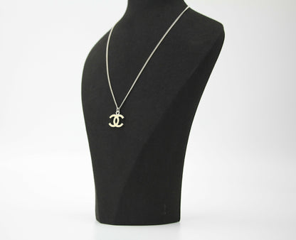 Chanel Vintage 07V Enamel Classic White CC Light Gold Necklace