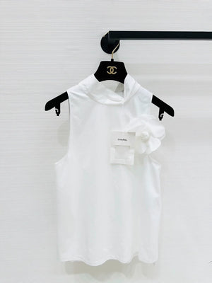 Chanel 26c white camellia brooch sleeveless shirt, F40