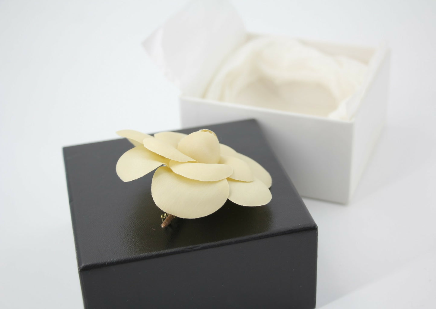 Chanel Vintage 81-85 Fabric Beige Camellia Brooch