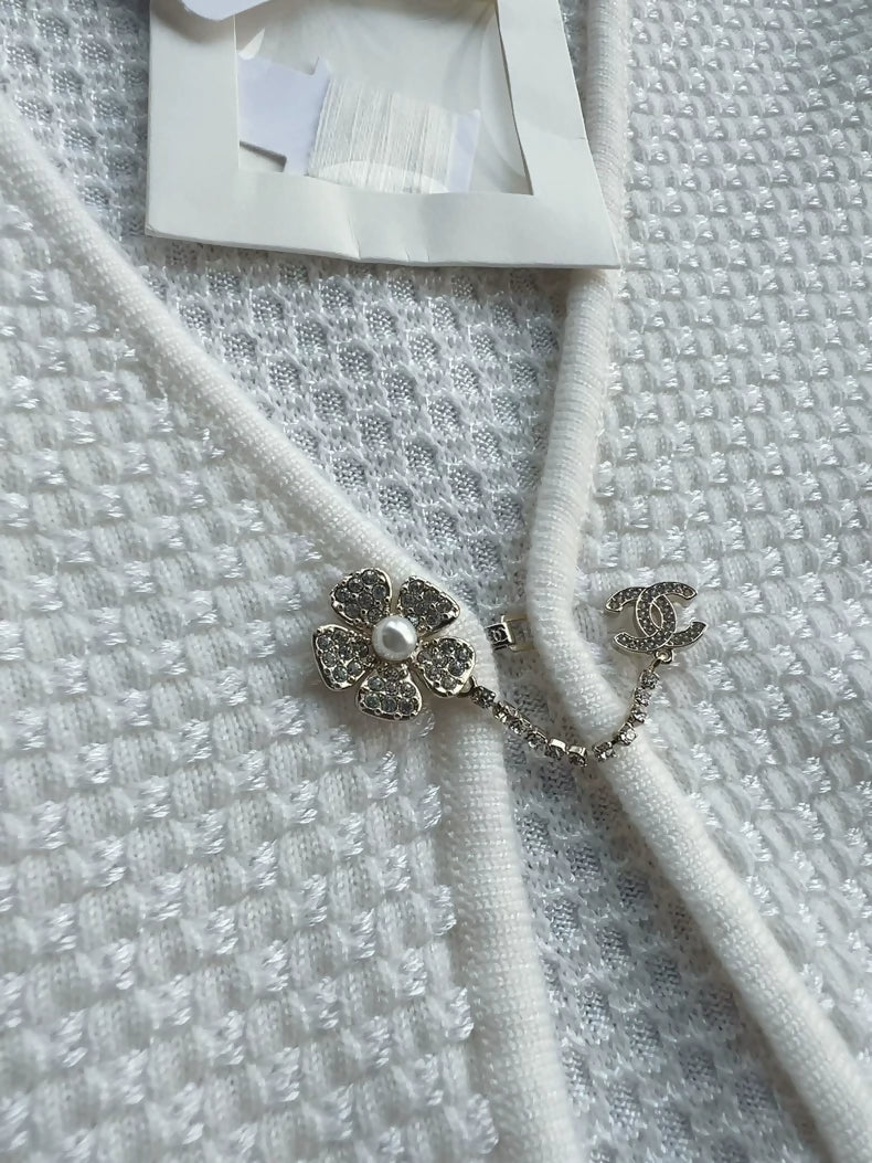 Chanel 25p white cape