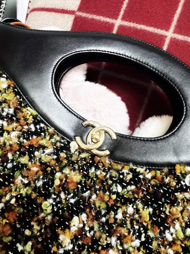 Chanel 18k limited edition 31 bag, black and gold tweed leather large tote bag with gold hardwre