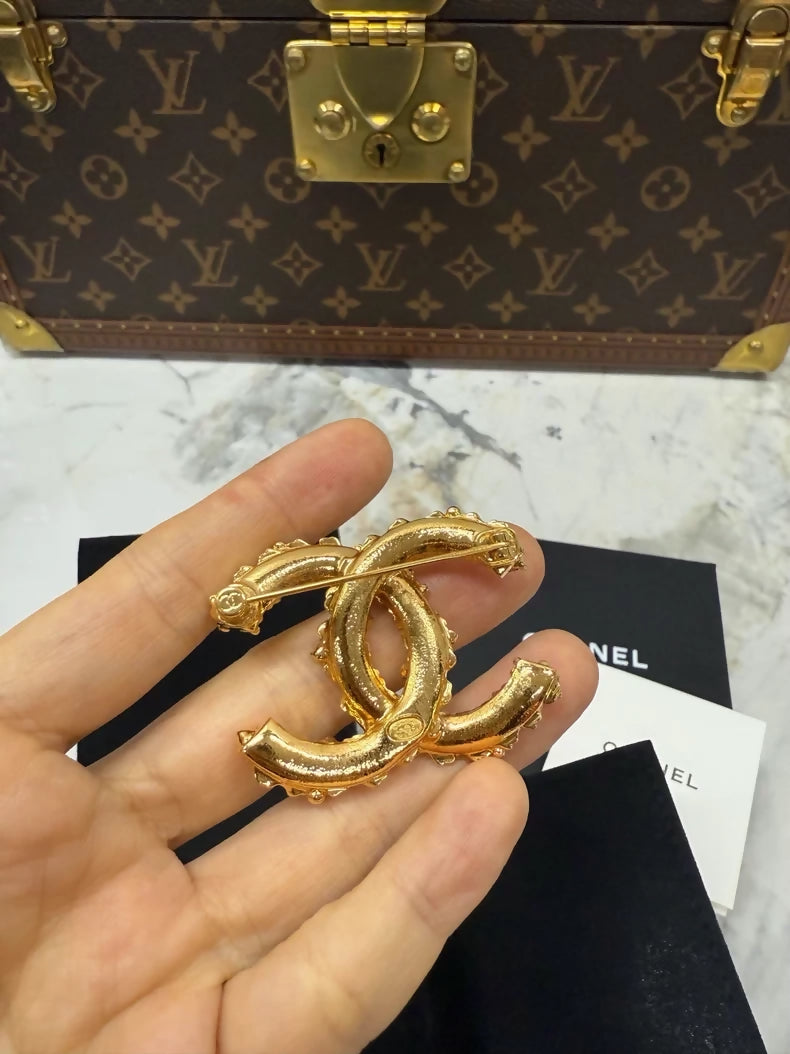 Chanel 23C double C gold shell rhinestone brooch