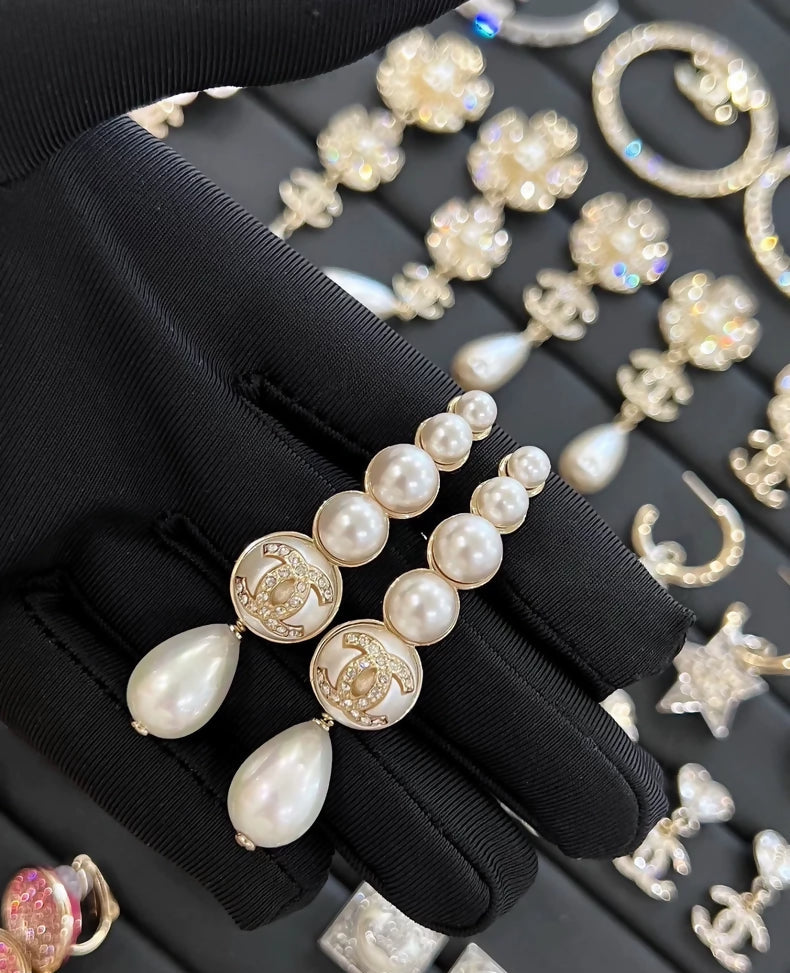 Chanel 22S gradient pearl teardrop earrings