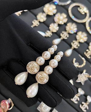 Chanel 22S gradient pearl teardrop earrings
