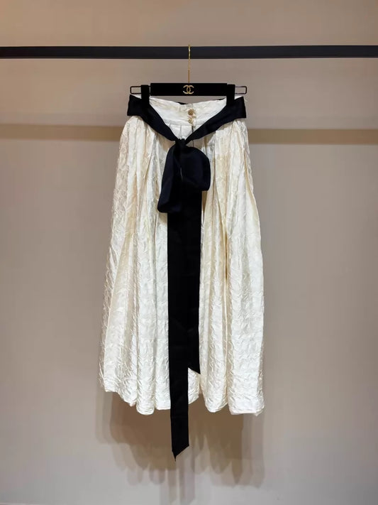 Chanel 21A bow-embellished skirt