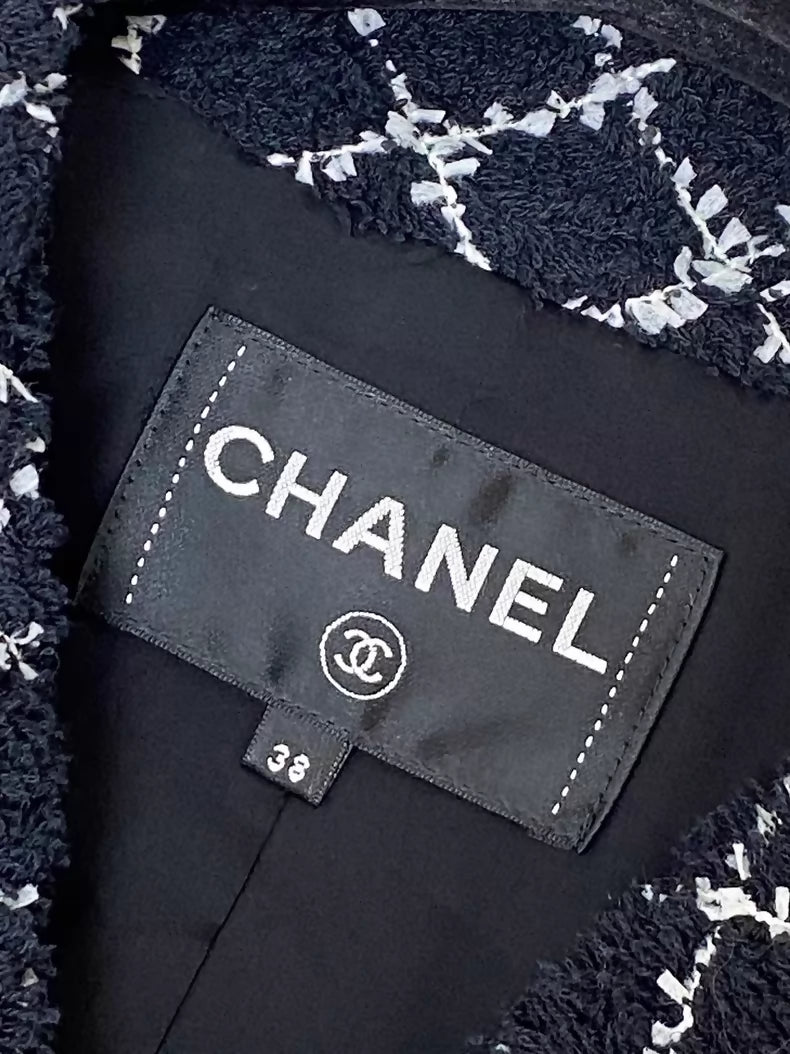 Chanel 19C black and white tweed coat with belt