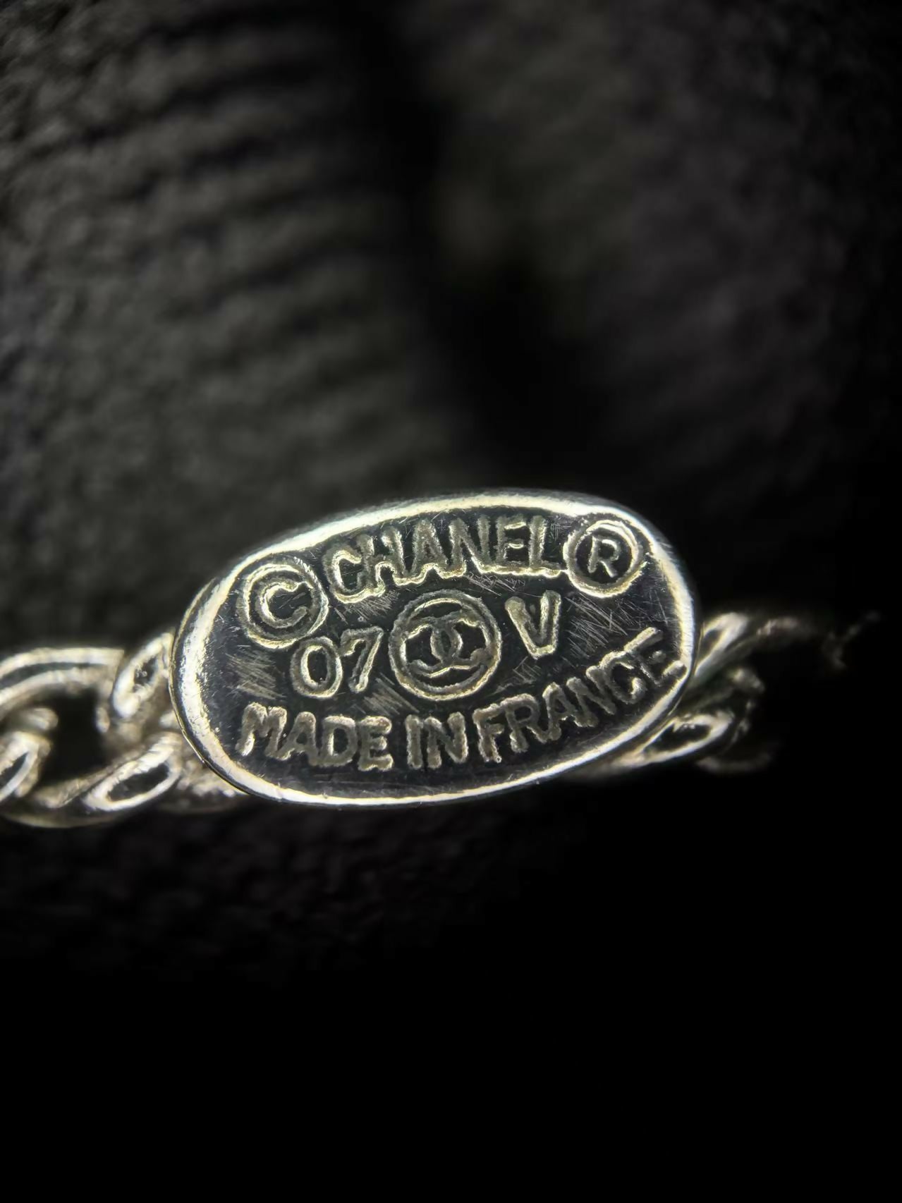 Chanel Vintage 07V Enamel Classic White CC Light Gold Necklace