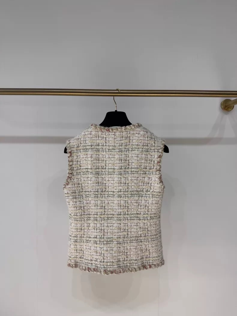 Chanel 25A beige tweed vest