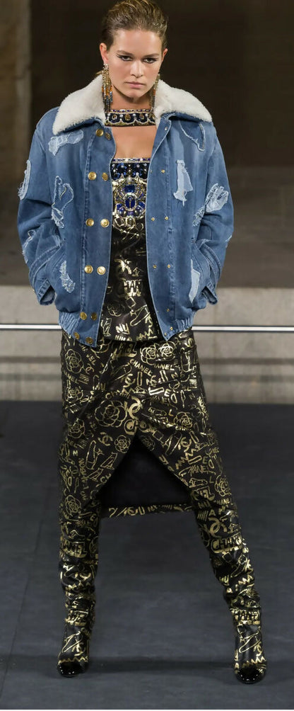 Chanel 19A Paris New York Egyptian Croc Embossed Graffiti Medium O Case Clutch