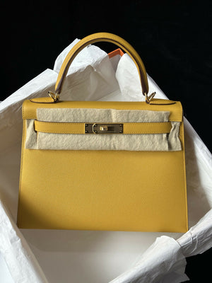 Hermès Kelly Sellier 28 Jaune Ambre Epsom Leather with Gold Hardware
