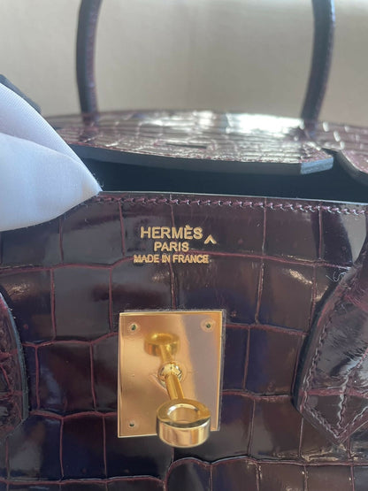 Hermès Birkin 35 Bordeaux / Burgundy Shiny Porosus Crocodile with Gold Hardware Square