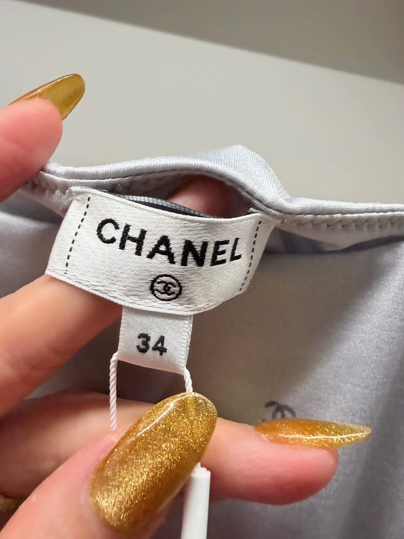 Chanel 24M cc logo grey top