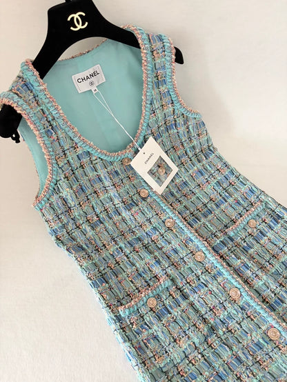 Chanel 25A Blue Tweed Lion Button vest